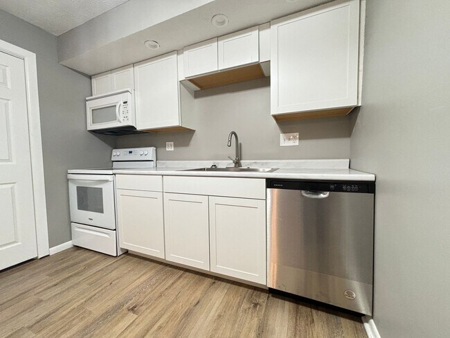 Building Photo - 1173 Navaho Dr