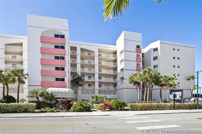 Building Photo - 18260 N Bay Rd
