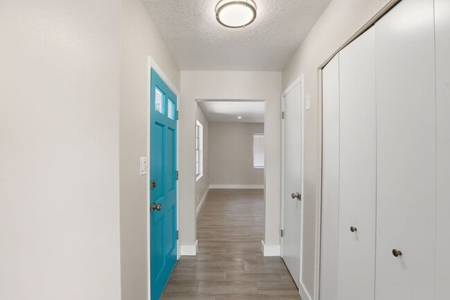 Building Photo - Remodeled SODO Home Available Now