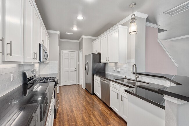 Building Photo - 19 Musk Rose Ct