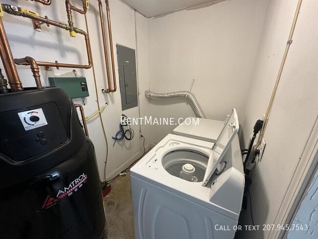 Building Photo - 11 Basketball Ct