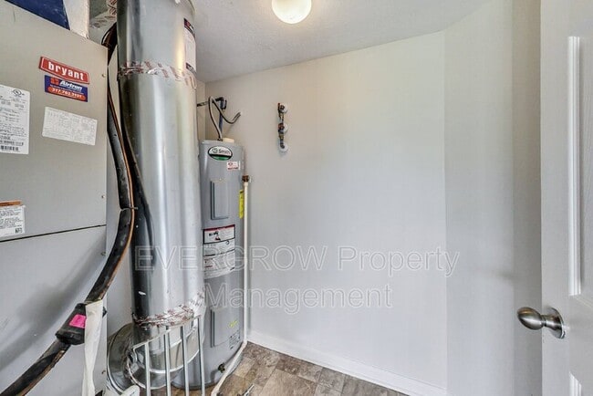 Building Photo - 839 Stonehurst Dr