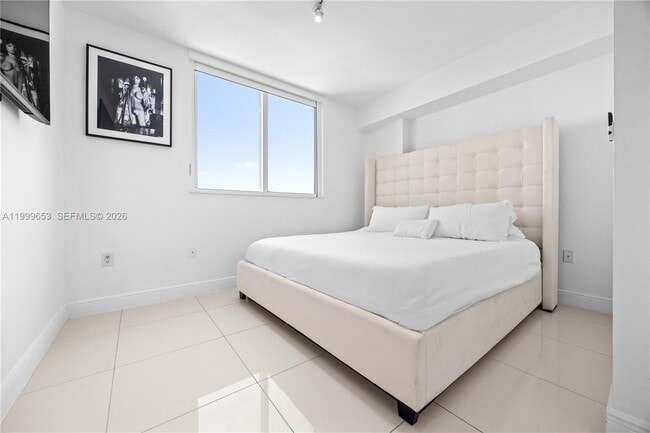 Building Photo - 1861 NW S River Dr