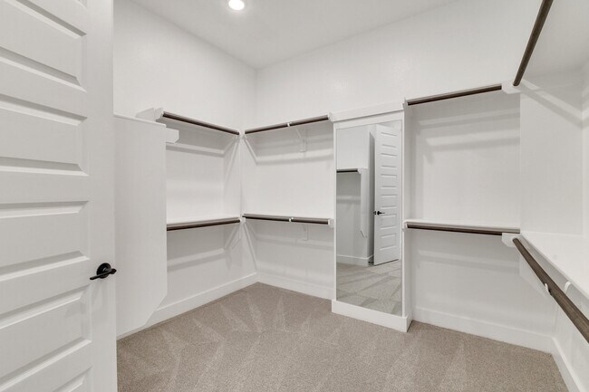 Building Photo - 8127 Fenway Hts Dr