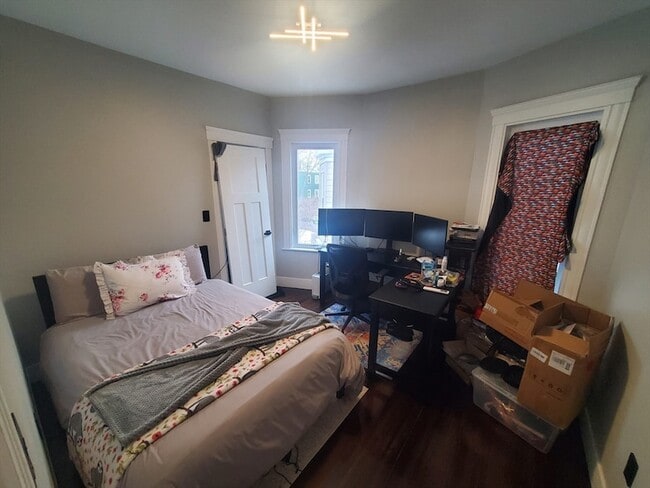 Building Photo - 56 Percival St