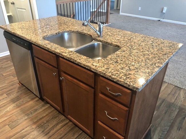 Building Photo - 4 Bed Attached Villa in Blue Springs