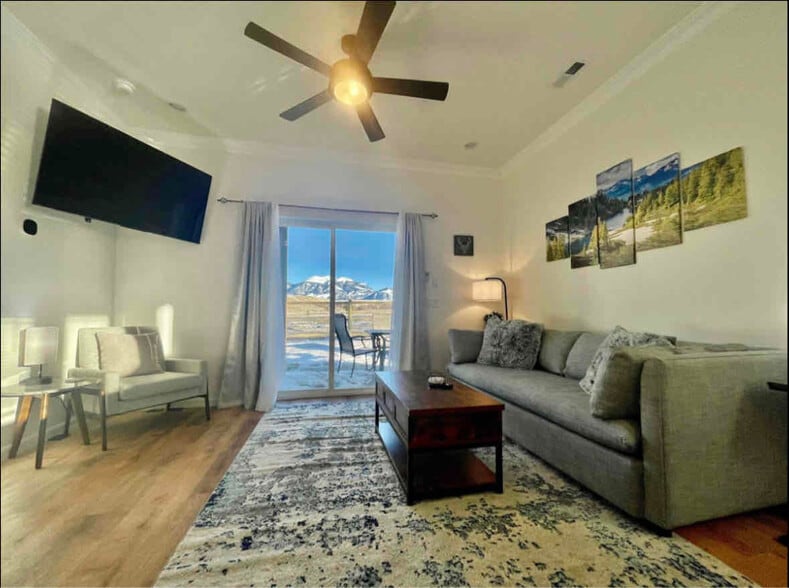 Primary Photo - 17 Manley Ln