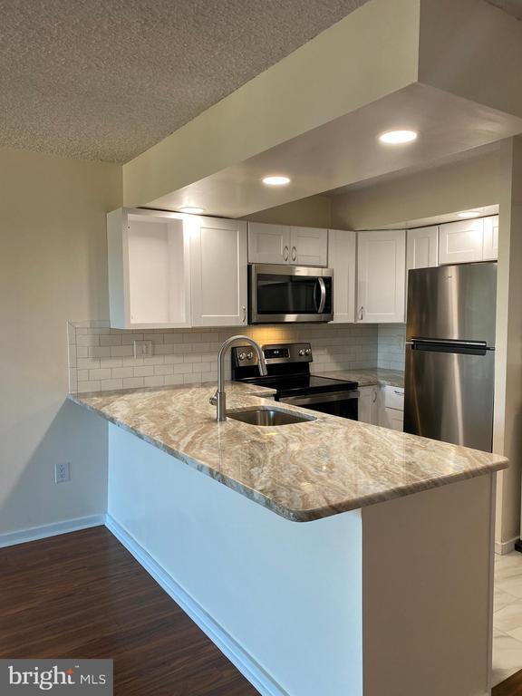 Building Photo - 200 Lombard St