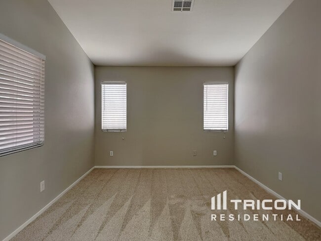 Building Photo - 2900 Mt Hope Dr