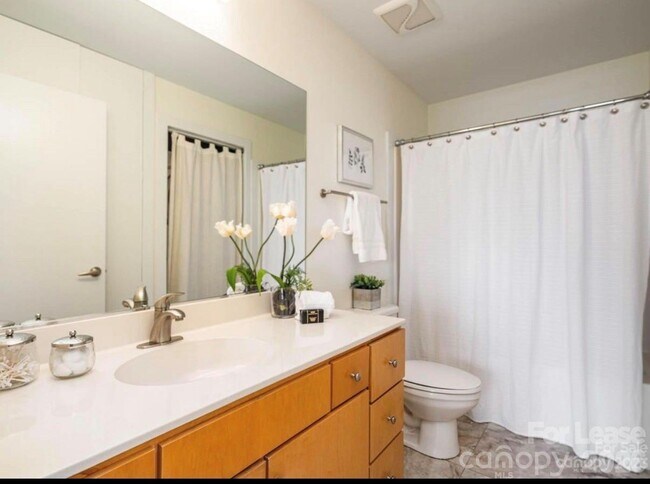 Building Photo - 715 N Church St