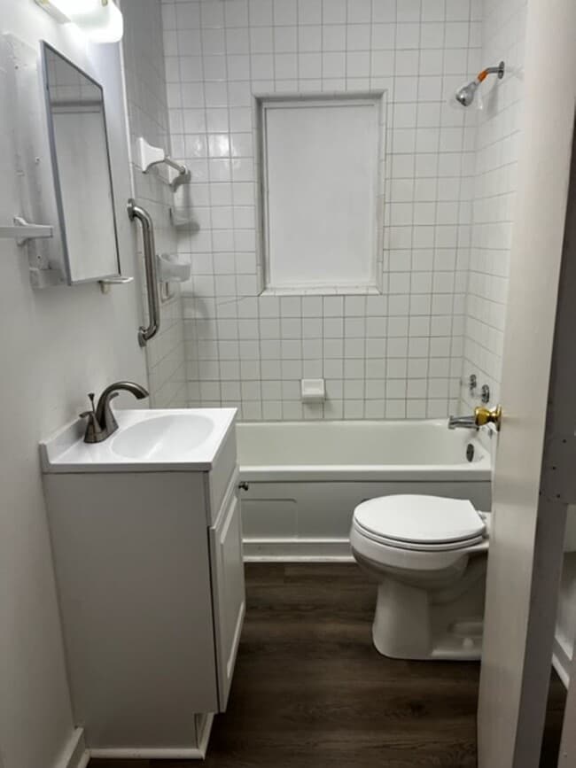 Building Photo - 2 Bedroom 1 Bath House