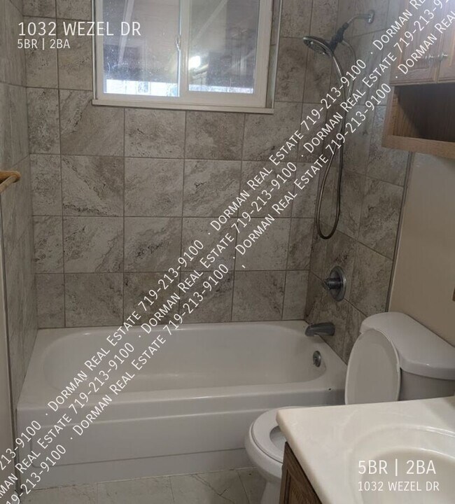 Building Photo - 1032 Wezel Dr