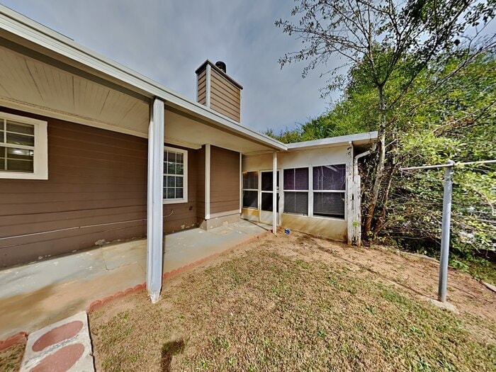Building Photo - 1410 Stoneleigh Way