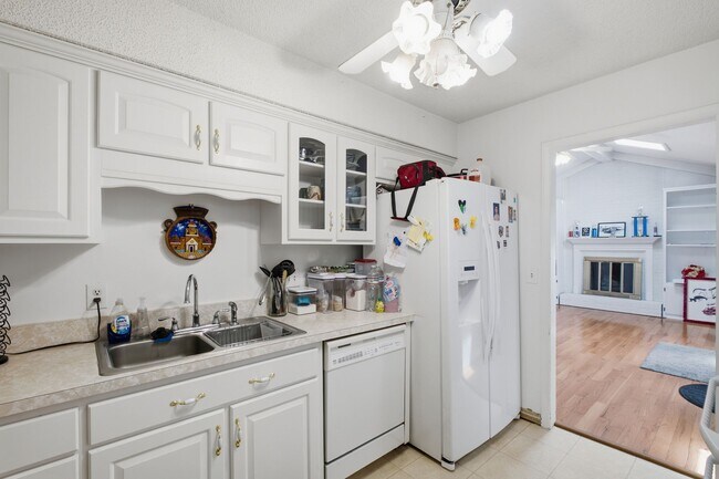 Building Photo - 4812 Sierra Dr