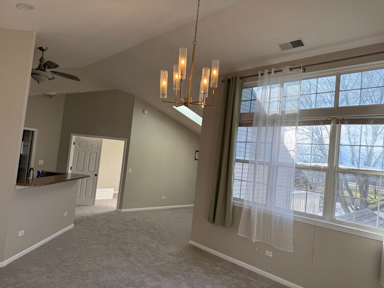 Building Photo - 2947 Rutland Cir