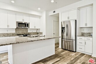 Building Photo - 39 Prominence
