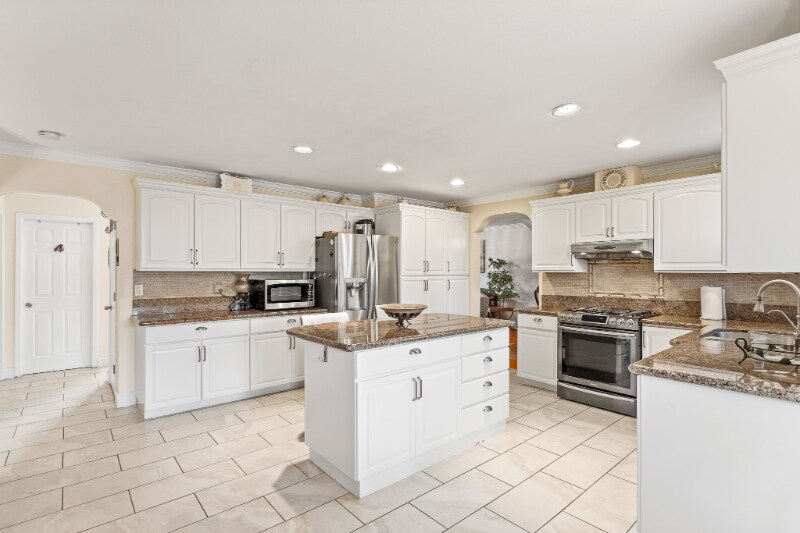 Building Photo - 9602 NE 11th St