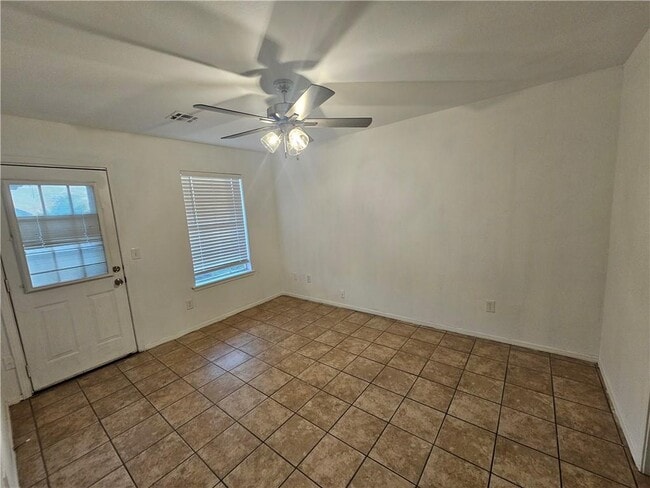 Building Photo - 2326 W Roselawn St