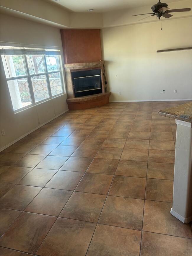 Building Photo - Beautiful Home Available Now!!