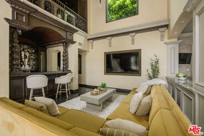 Building Photo - 4705 Los Feliz Blvd