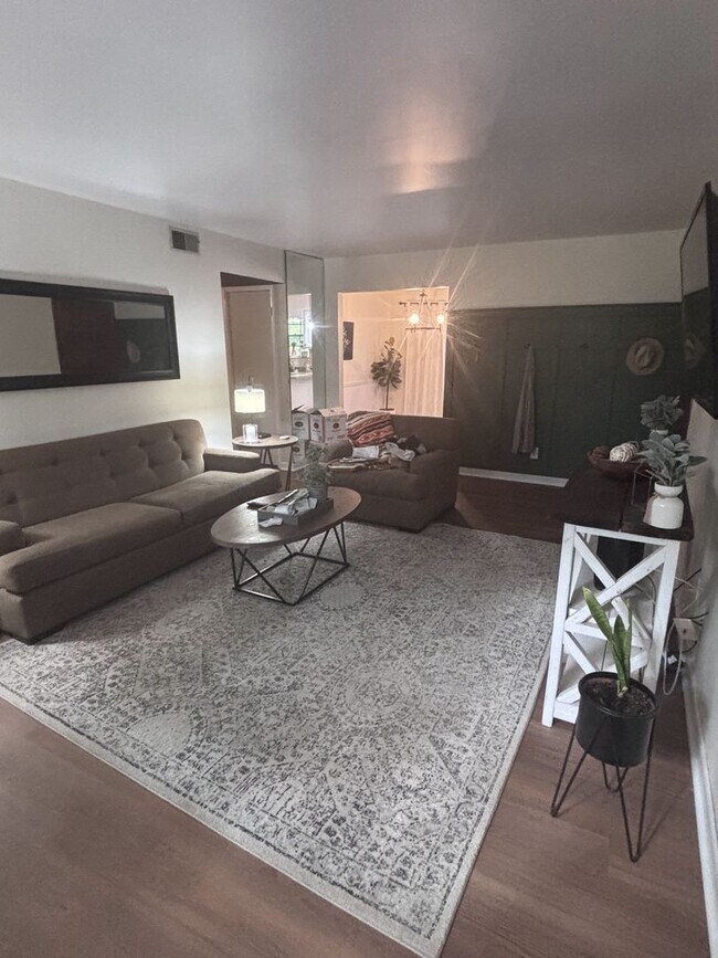 Building Photo - 2703 Southbury Cir
