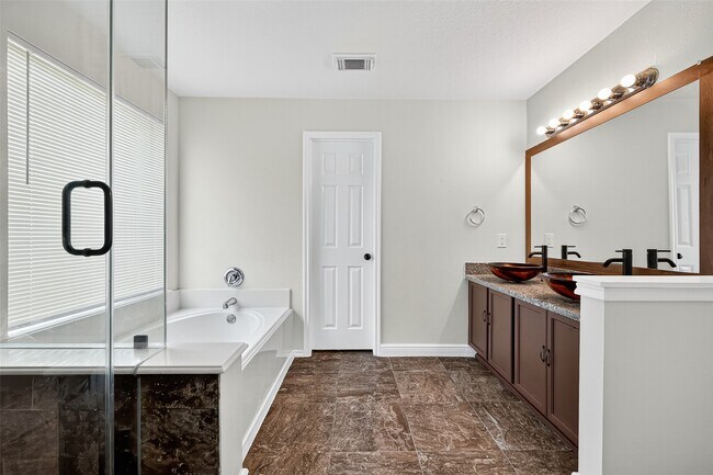 Building Photo - 14934 Sugar Falls Ct