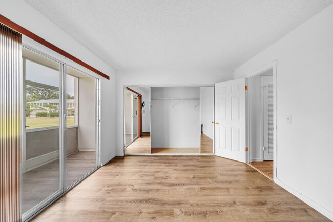 Building Photo - 127 Westbury E