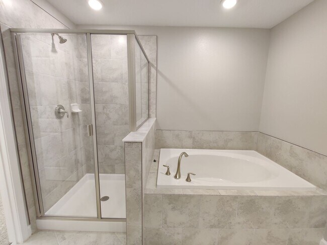 Building Photo - 23270 Willow Glen Way