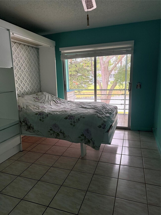 Building Photo - 476 Tilford V