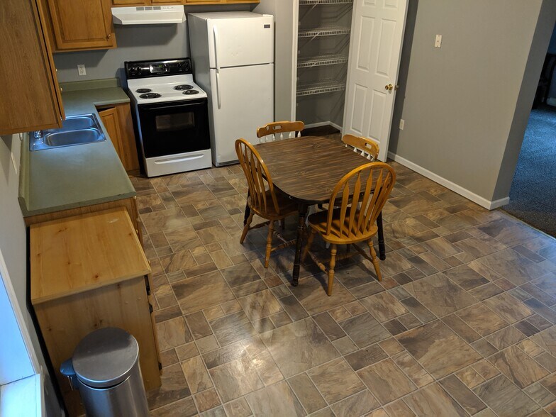Building Photo - 357 Braeside Ave
