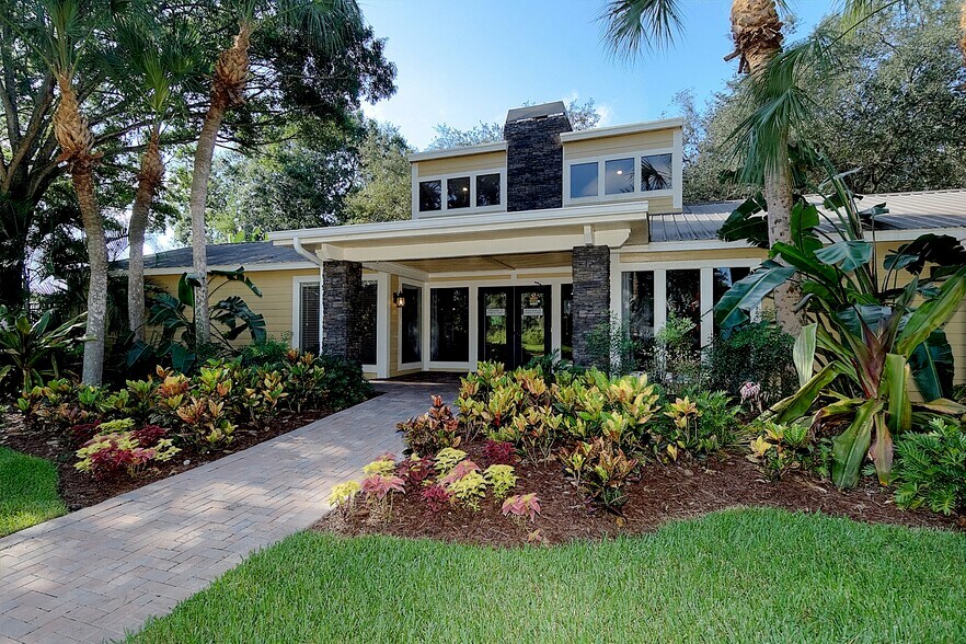 Aventine at Forest Lakes Apartment Homes 100 Old Village Way Oldsmar