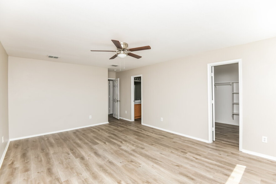 Building Photo - 12933 Kelly Dr