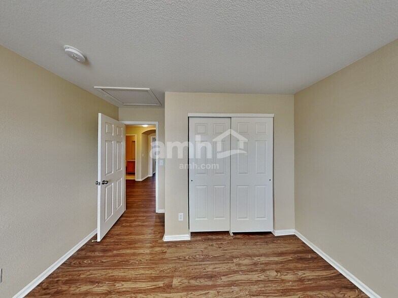 Building Photo - 2320 S Gibralter Way