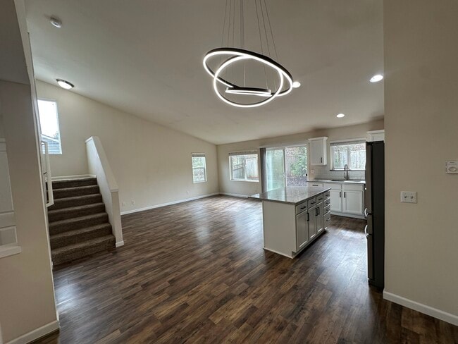 Building Photo - 4313 Roxanna Loop SE