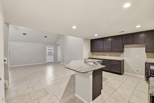 Building Photo - 22014 Pheasant Bend Ln