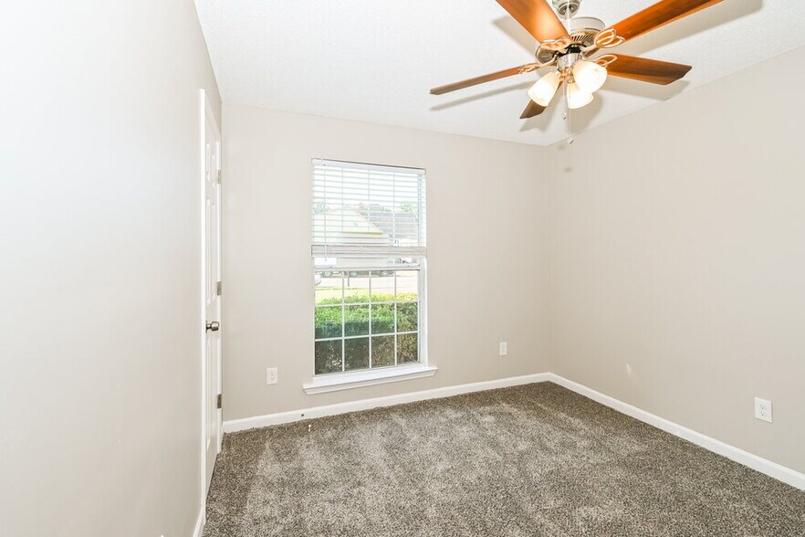 Building Photo - 4924 Wemberley Dr