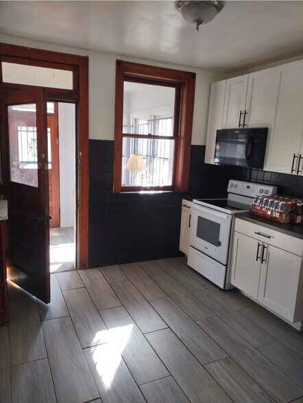 Building Photo - 4846 Penrose St