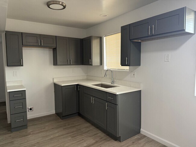 Building Photo - 1 Bedroom Phx. Apartment