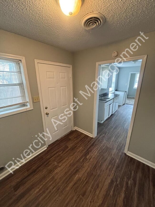 Building Photo - This Beautiful 4-Bed 2-Full Bath Home is Ready for Move In!!!! SECTION 8 WELCOMED