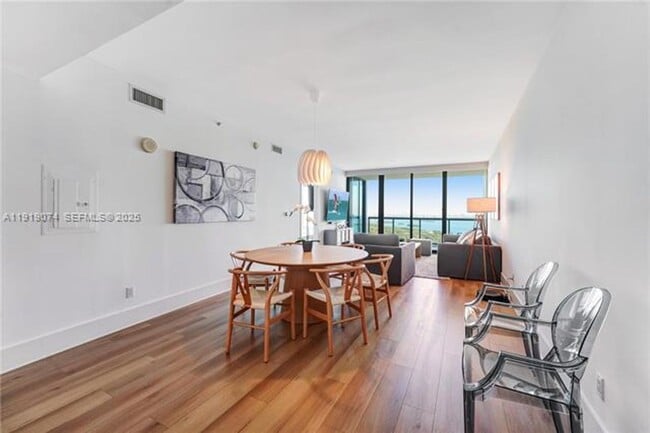 Building Photo - 601 NE 36th St