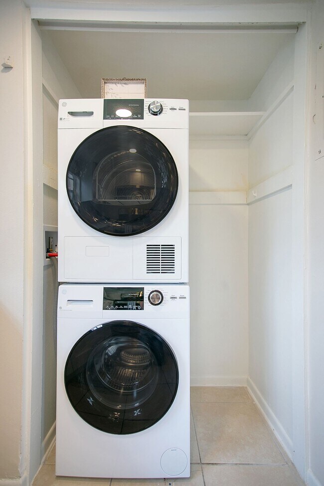 Building Photo - The Rosewood Apartments | 1 & 2 Bedroom Ap...