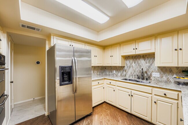 Building Photo - Spacious 3-Bed Townhome in Northwest Hills – Over 3,200 Sq Ft with Courtyard & 2-Car Garage