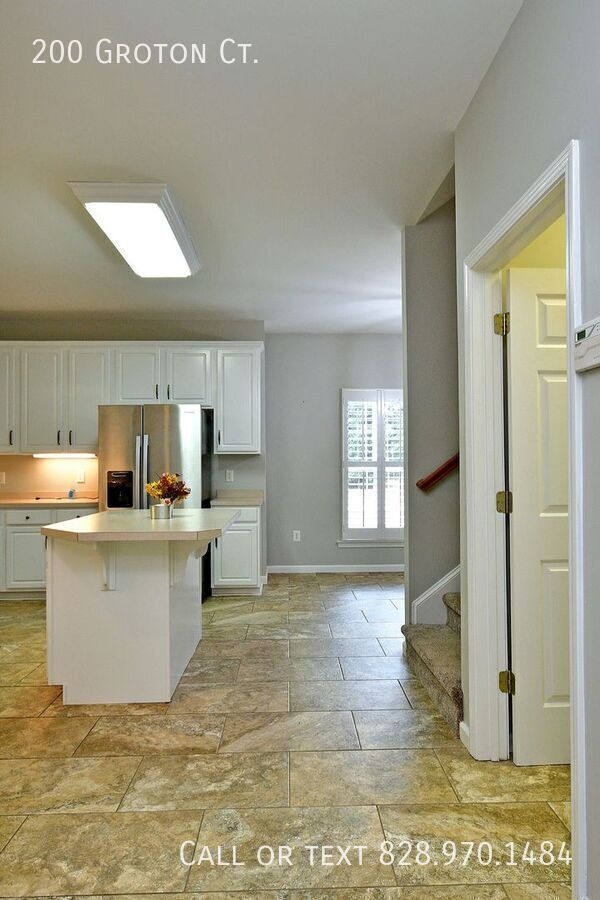 Building Photo - 200 Groton Ct