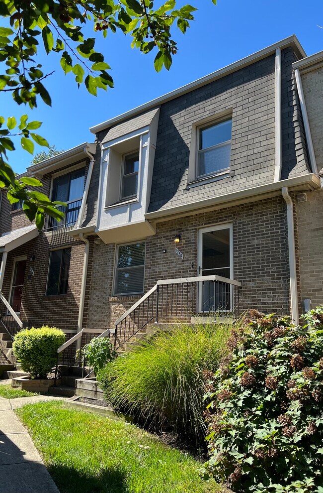 Building Photo - 1756 Dogwood Dr