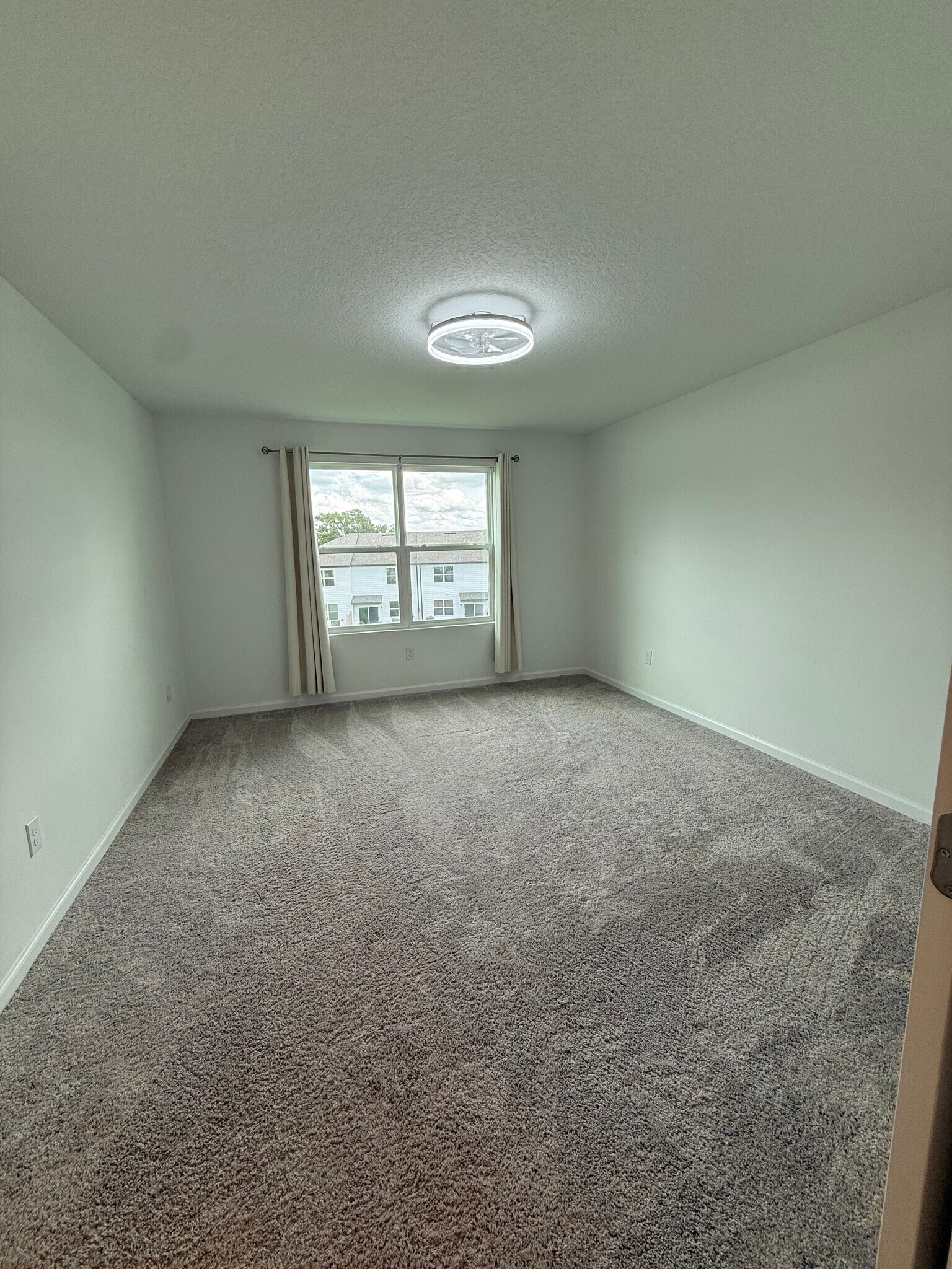 Master room - 6206 Daerr Ridge St