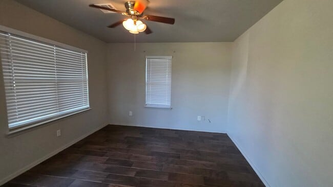 Building Photo - Housing Vouchers Accepted