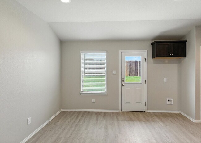 Building Photo - Immaculate 3BR/2BA Home Featuring Open-Con...