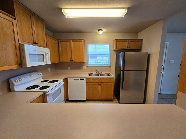 Building Photo - College Station - 3 Bedrooms / 3 bath Duplex on Oldenburg