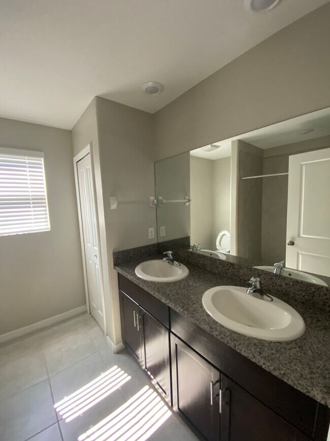 Building Photo - 7012 Samuel Ivy Dr