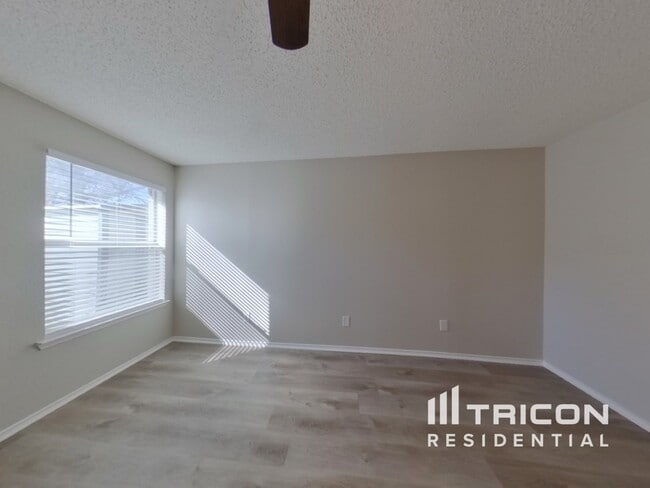 Building Photo - 5605 Northfield Dr